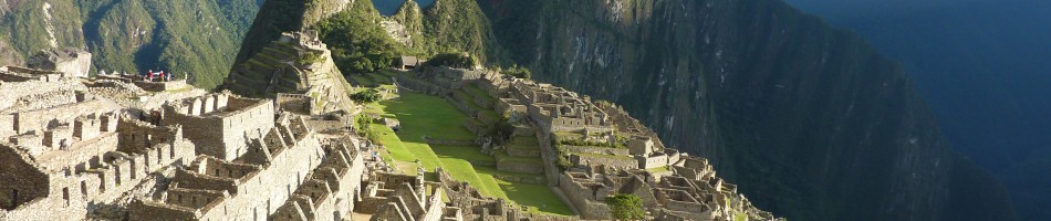 La cité & le mont Huayna Picchu, sous les premiers rayons du soleil
