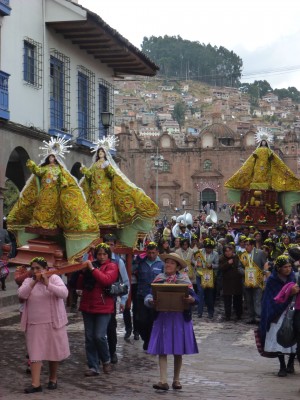 15 août : procession en l'honneur d'une vierge (Cusco)