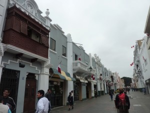 Balade dans la rue piétonne de Trujillo