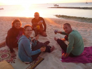 Au coucher du soleil sur l'îlot Larégnère, avec Cyril et Pauline