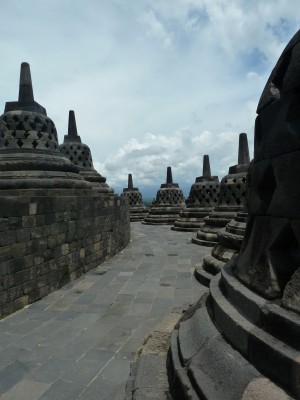 72 "stupas" sont disposées sur les derniers étages