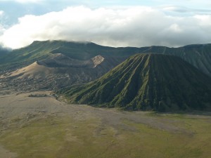 Le ciel est couvert : nous n'aurons pas la chance de voir le Mont Semeru (3676m), point culminant de Java.