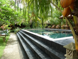 Sur le chemin du retour pour Bali, halte à un hotel sympa de bord de mer,